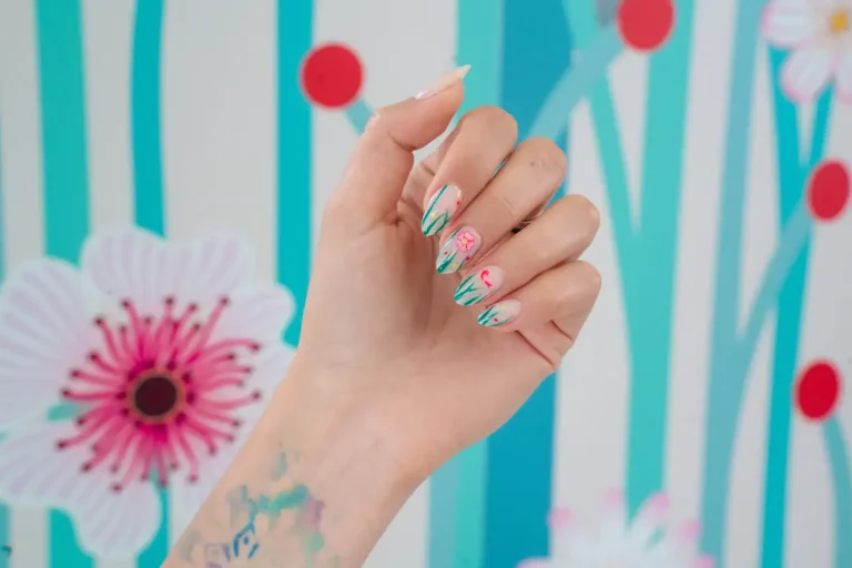 Nail art poppy nails